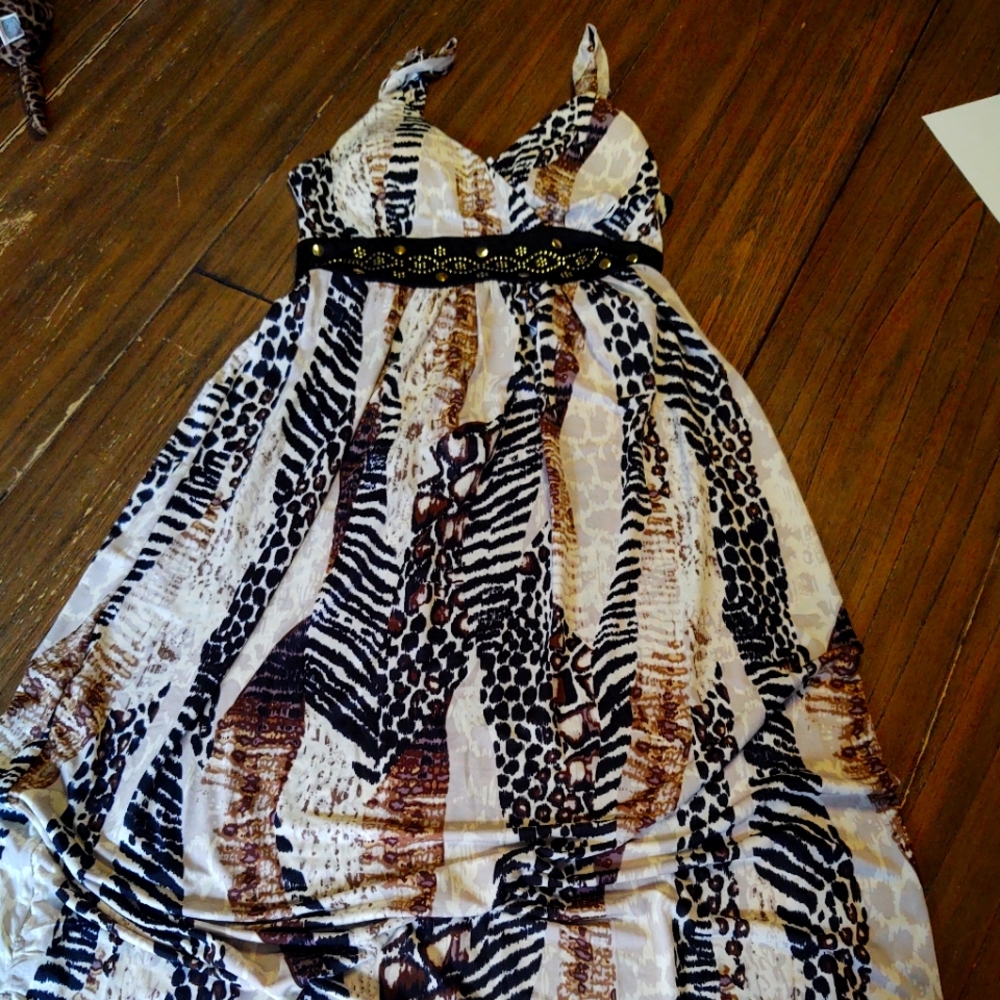Satiny, and flowing dress in leopard brown print
